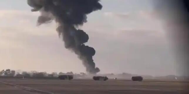 韩国一机场发生客机起火事故